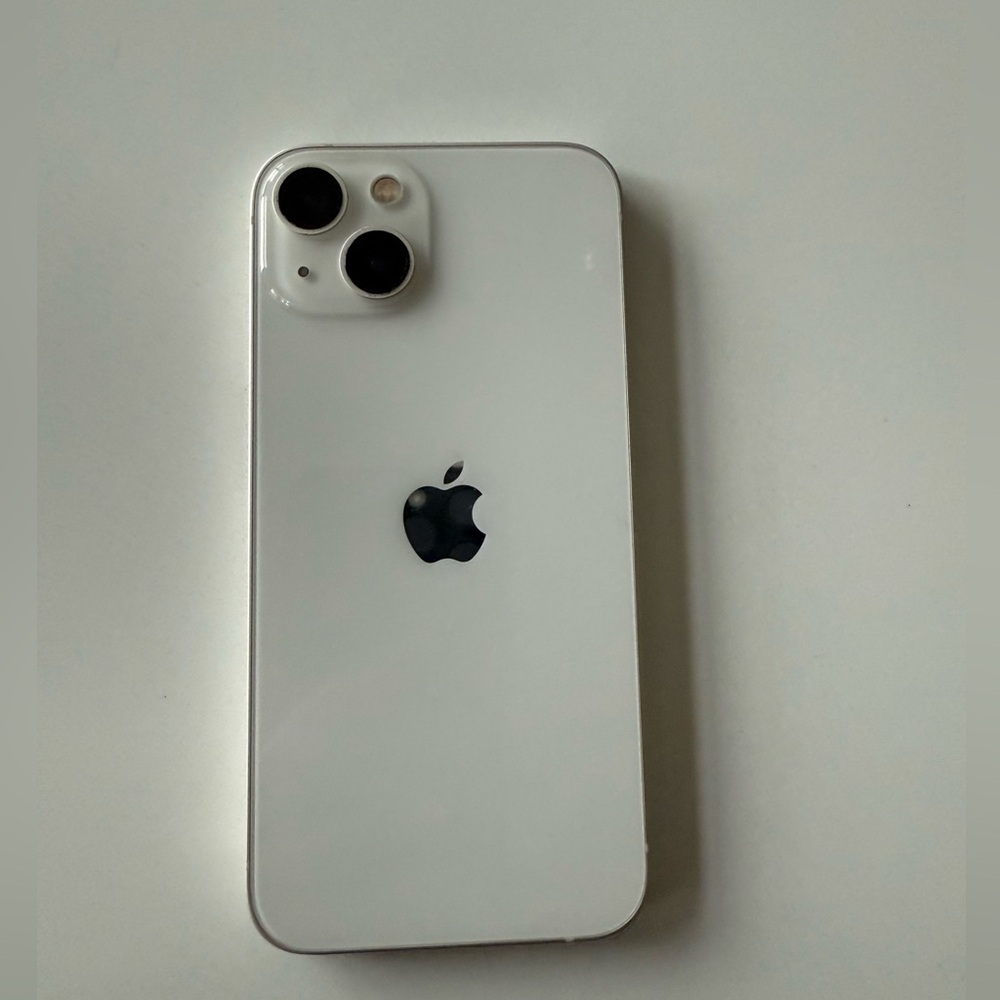 Apple iPhone 13 in Glossy White